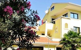 Apartments Adri, Parking In The Yard